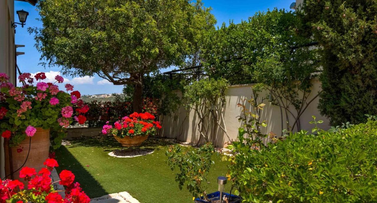 Fantastic Junior Villa Cz02 Salamis With Gorgeous Views, Aphrodite Hills Kouklia Extérieur photo